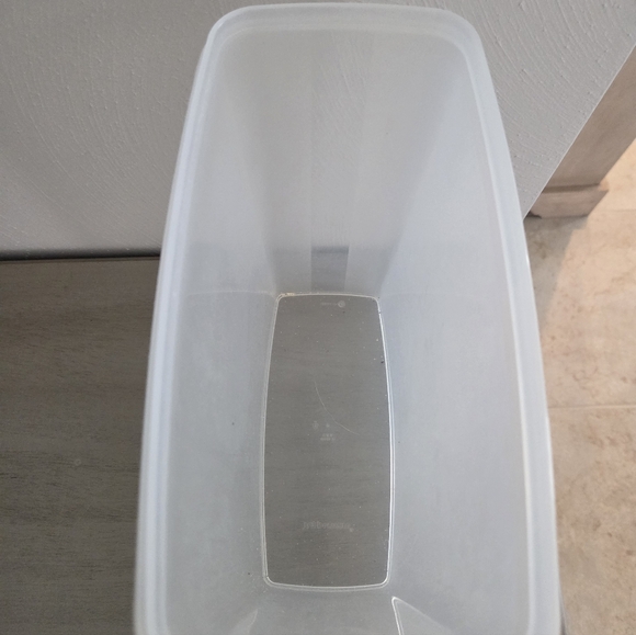 Tupperware Large Storage Container - Picture 4 of 4